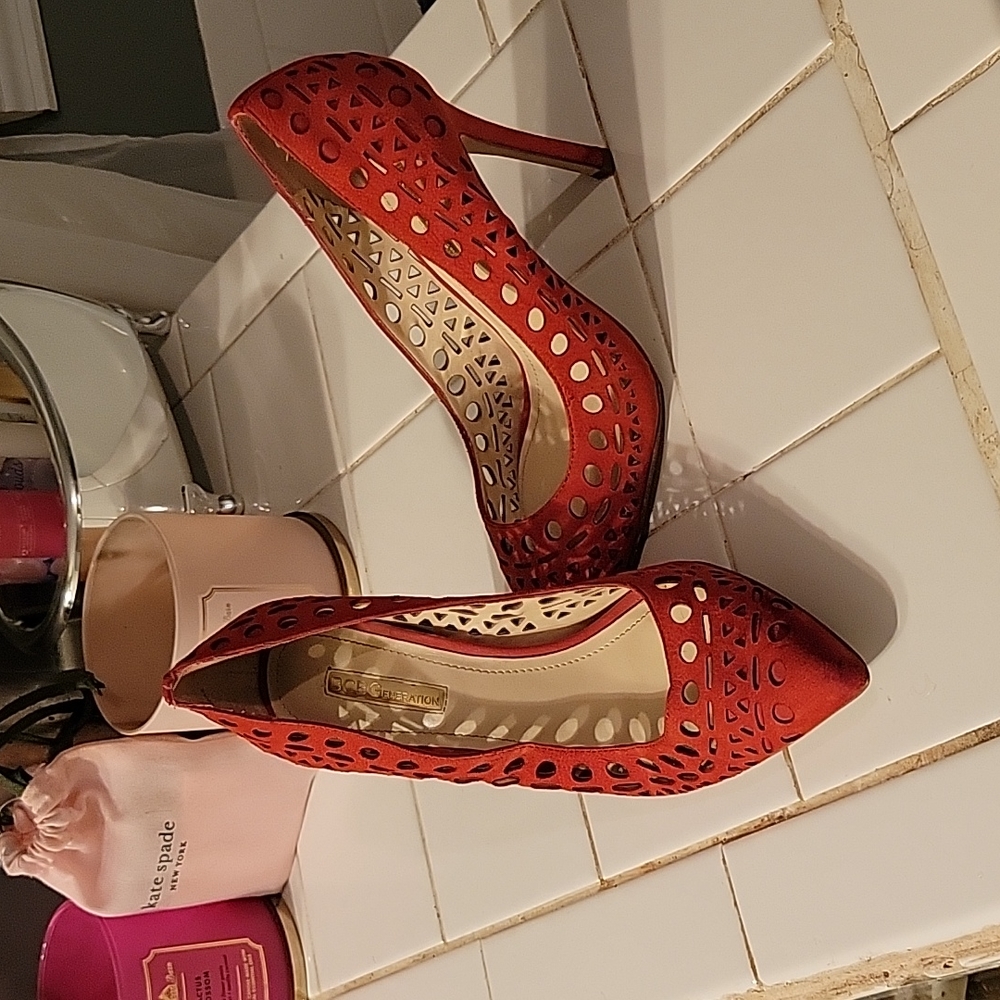 Suede BCBG pumps in burnt orange